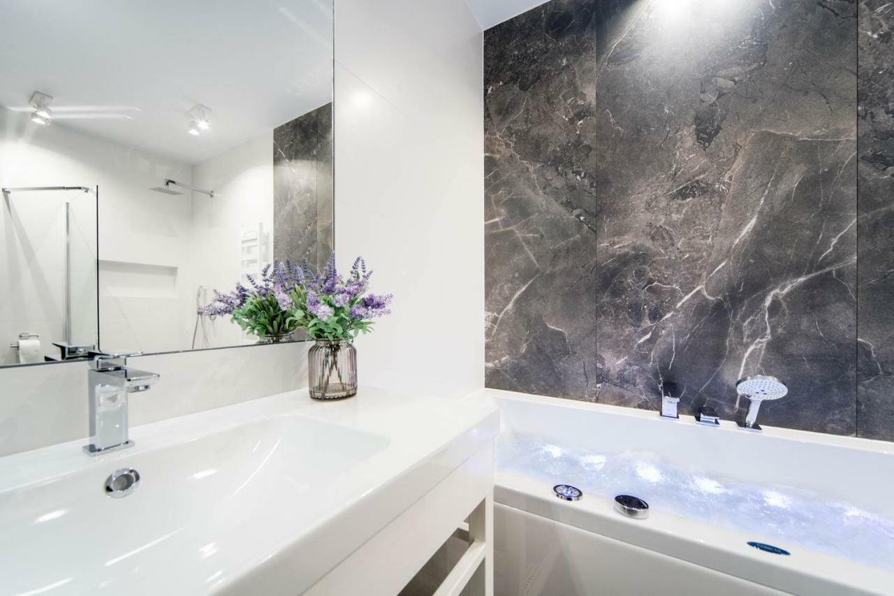 Jacuzzi Apartments Krakow Bagian luar foto