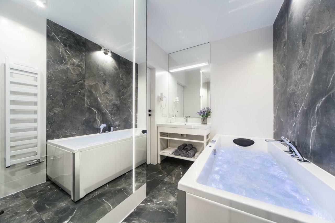 Jacuzzi Apartments Krakow Bagian luar foto
